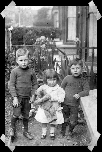 Arthur, Dorothy & Bernard Palmer c1915